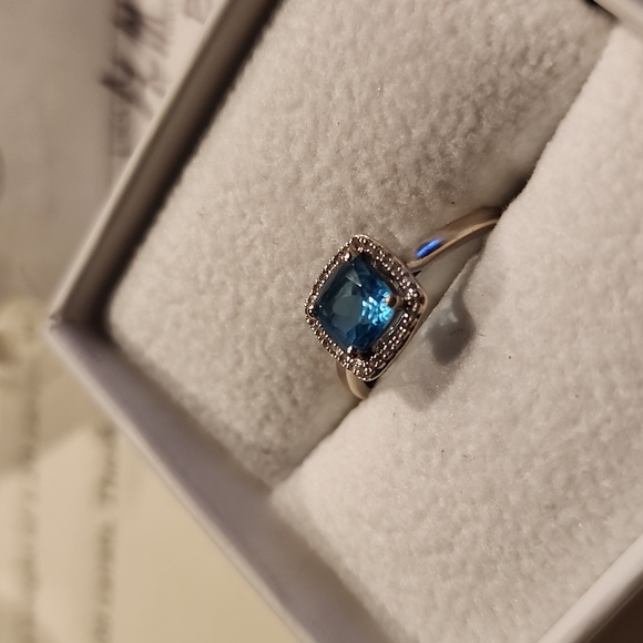 14k White Gold Ladies Blue & Diamond Ring ring - Picture 5 of 17